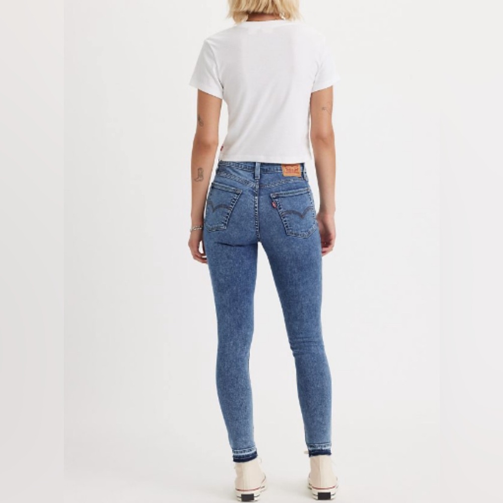 Levi’s 721 High-Rise Skinny jeans